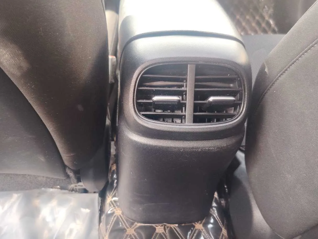 Car image 24