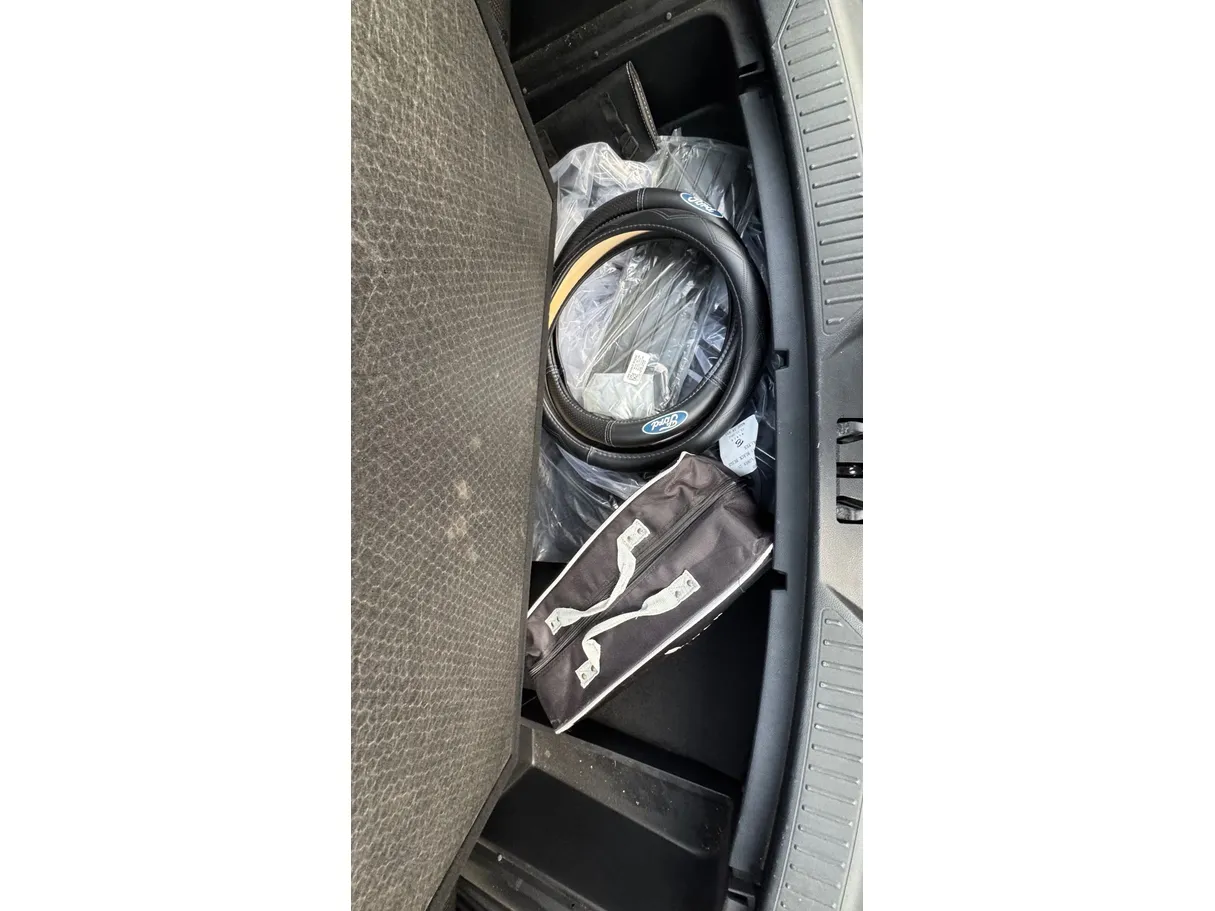 Car image 27