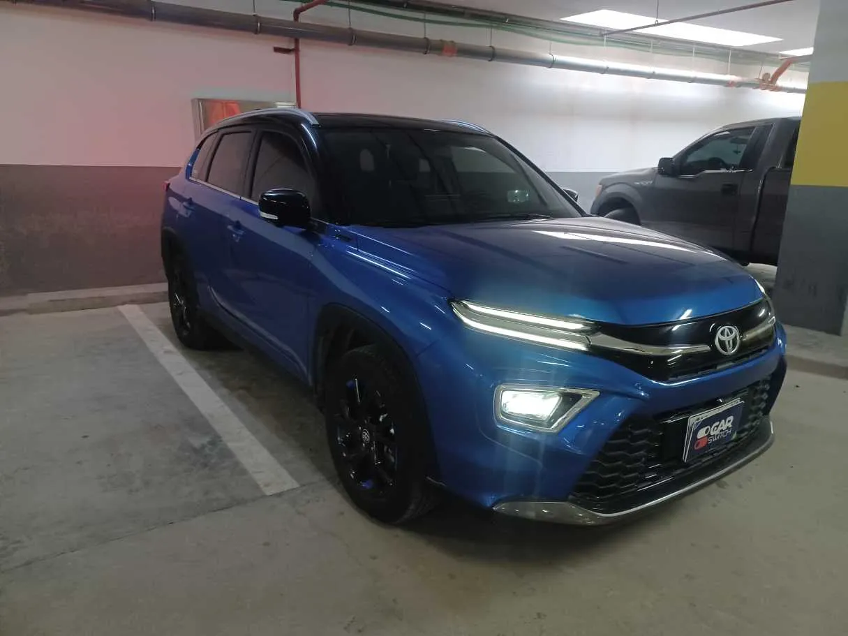 Car image 3