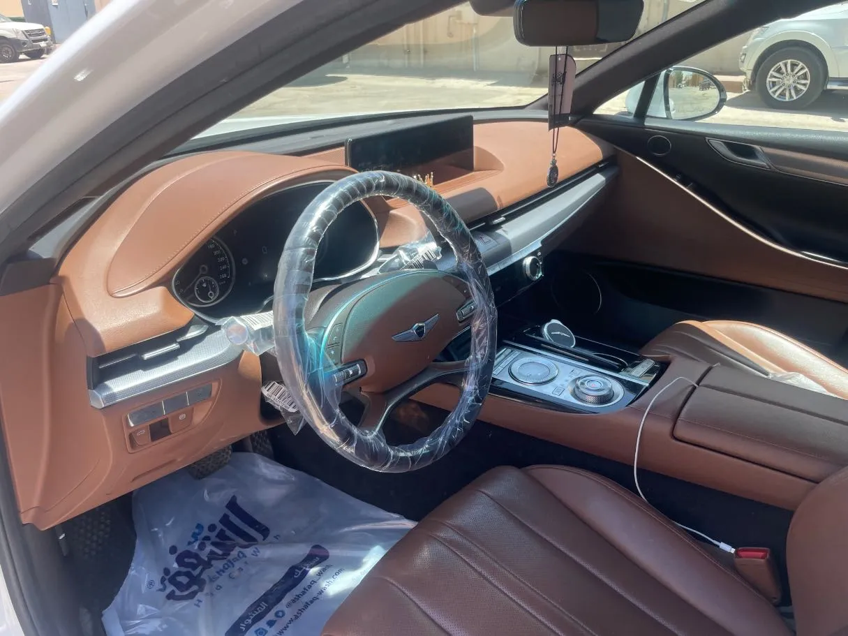 Car image 13