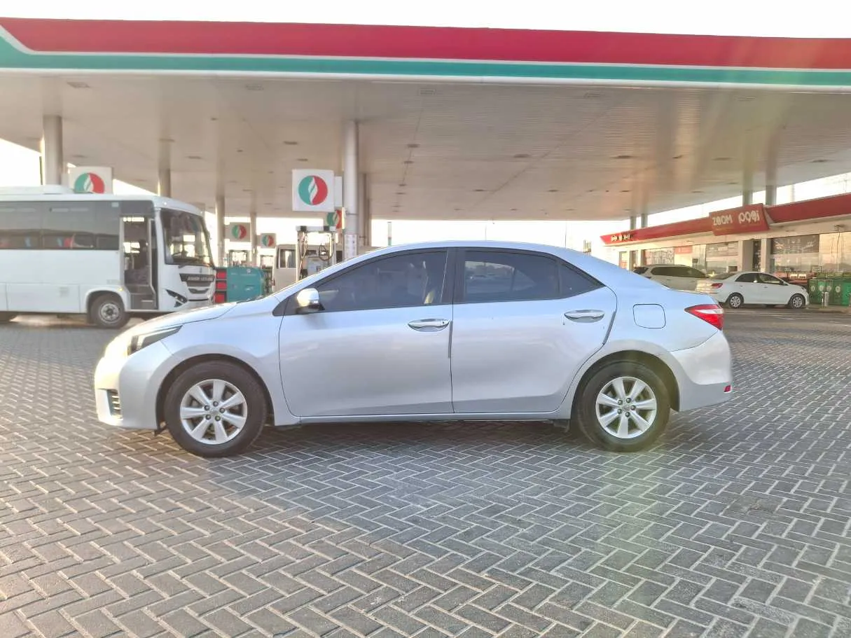 Car image 8