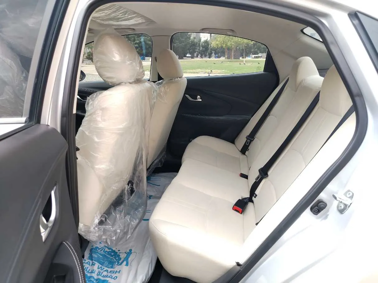 Car image 16