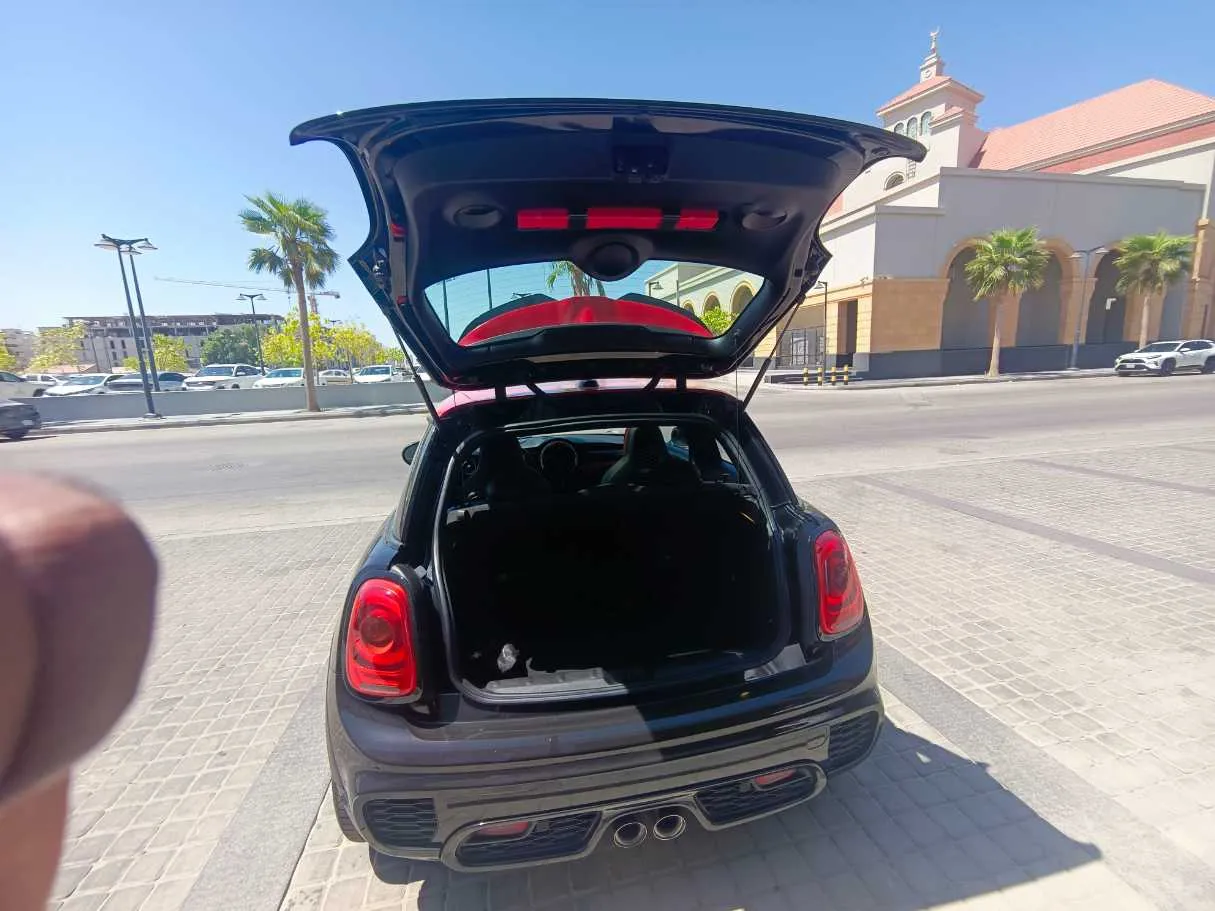 Car image 27