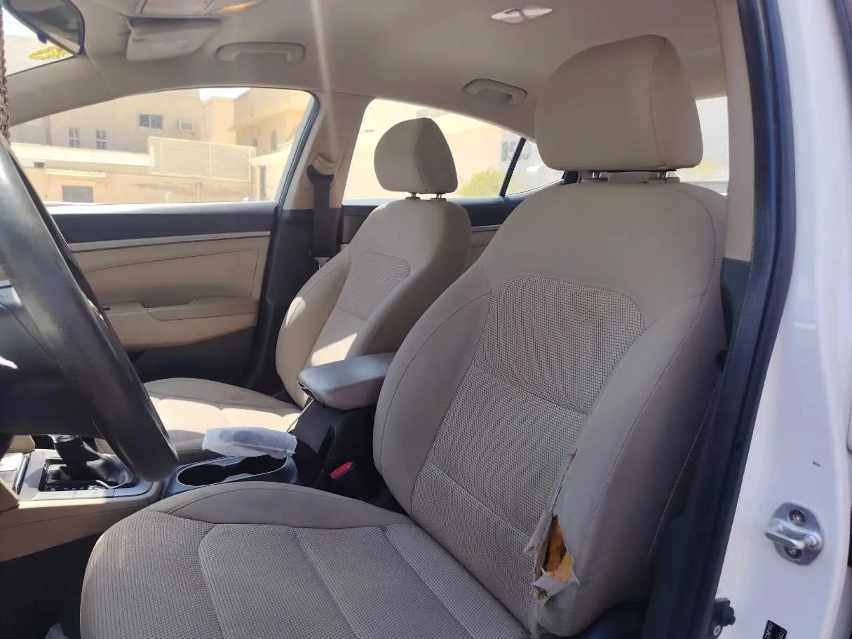 Car image 12