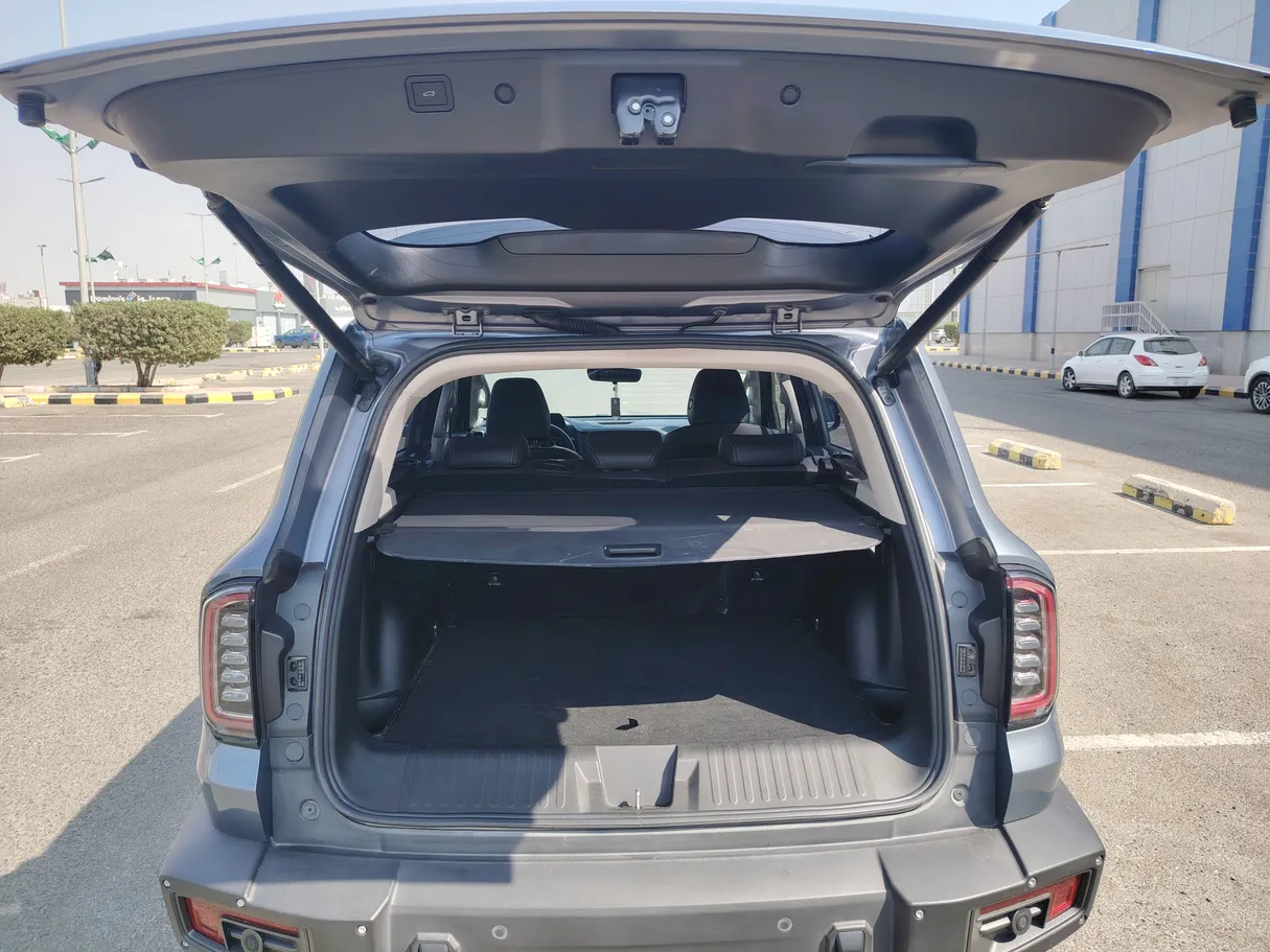 Car image 27