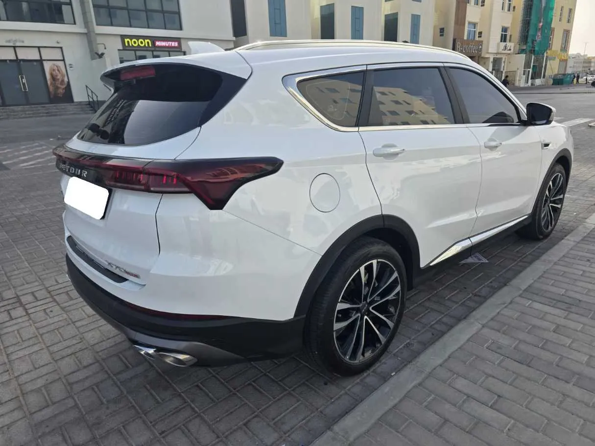 Car image 4