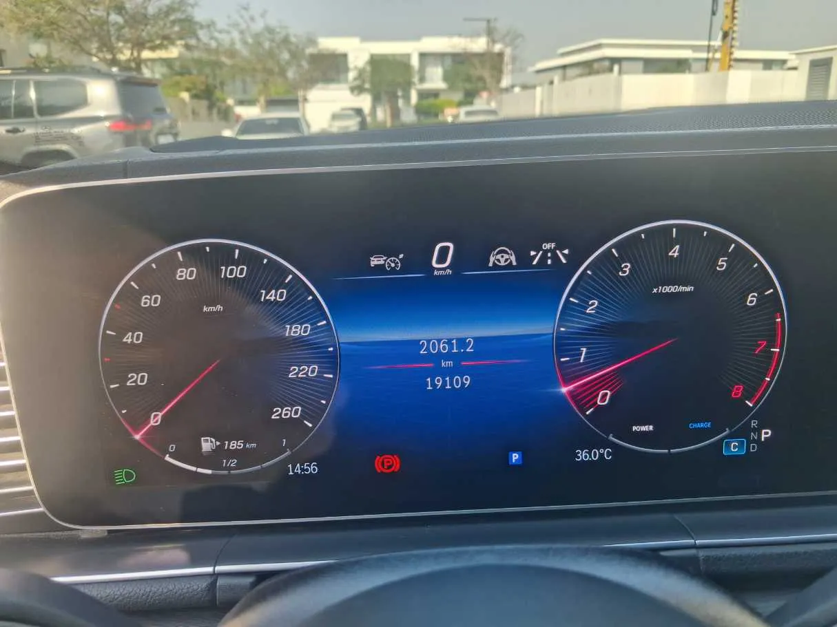 Car image 19
