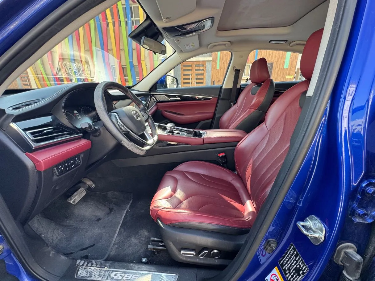 Car image 11