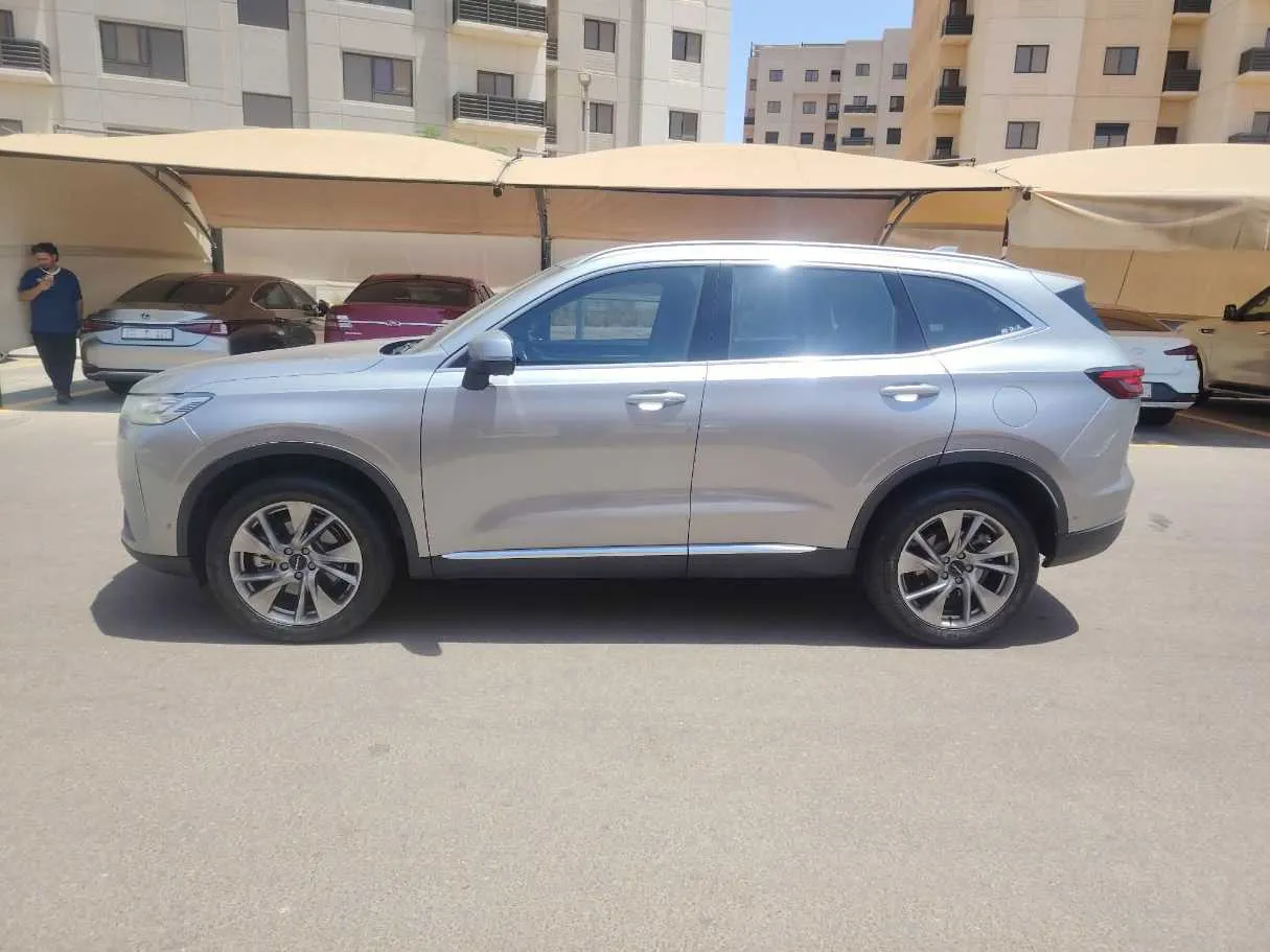 Car image 8