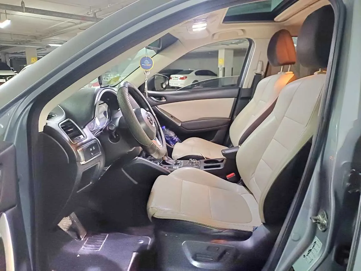 Car image 12