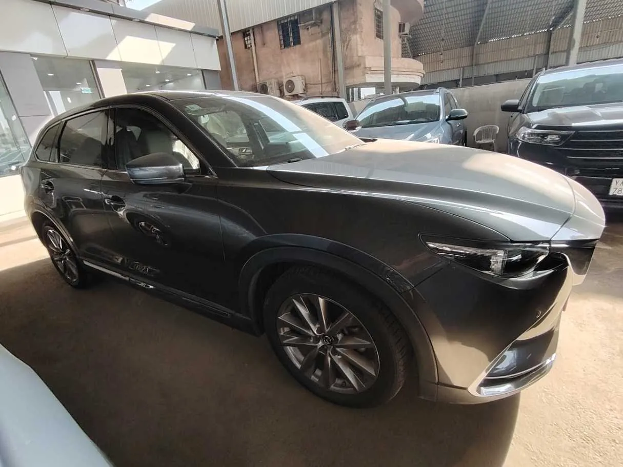 Car image 4