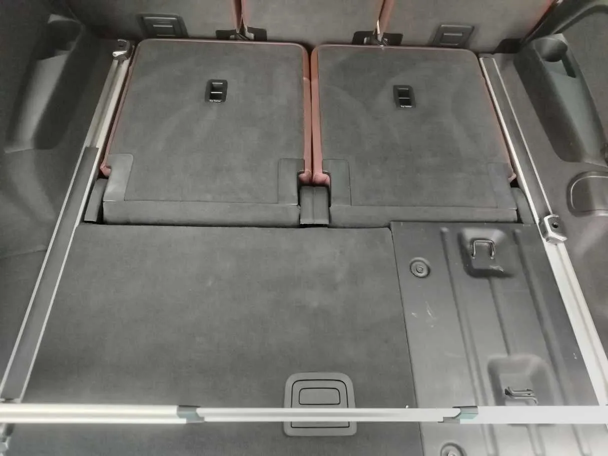 Car image 33