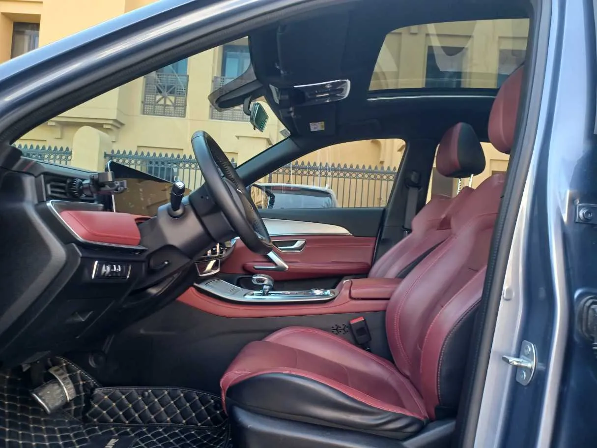 Car image 11