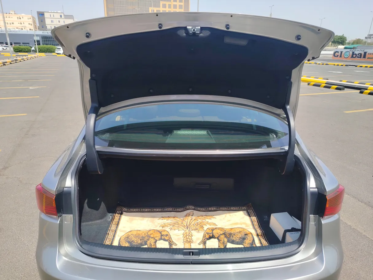 Car image 25