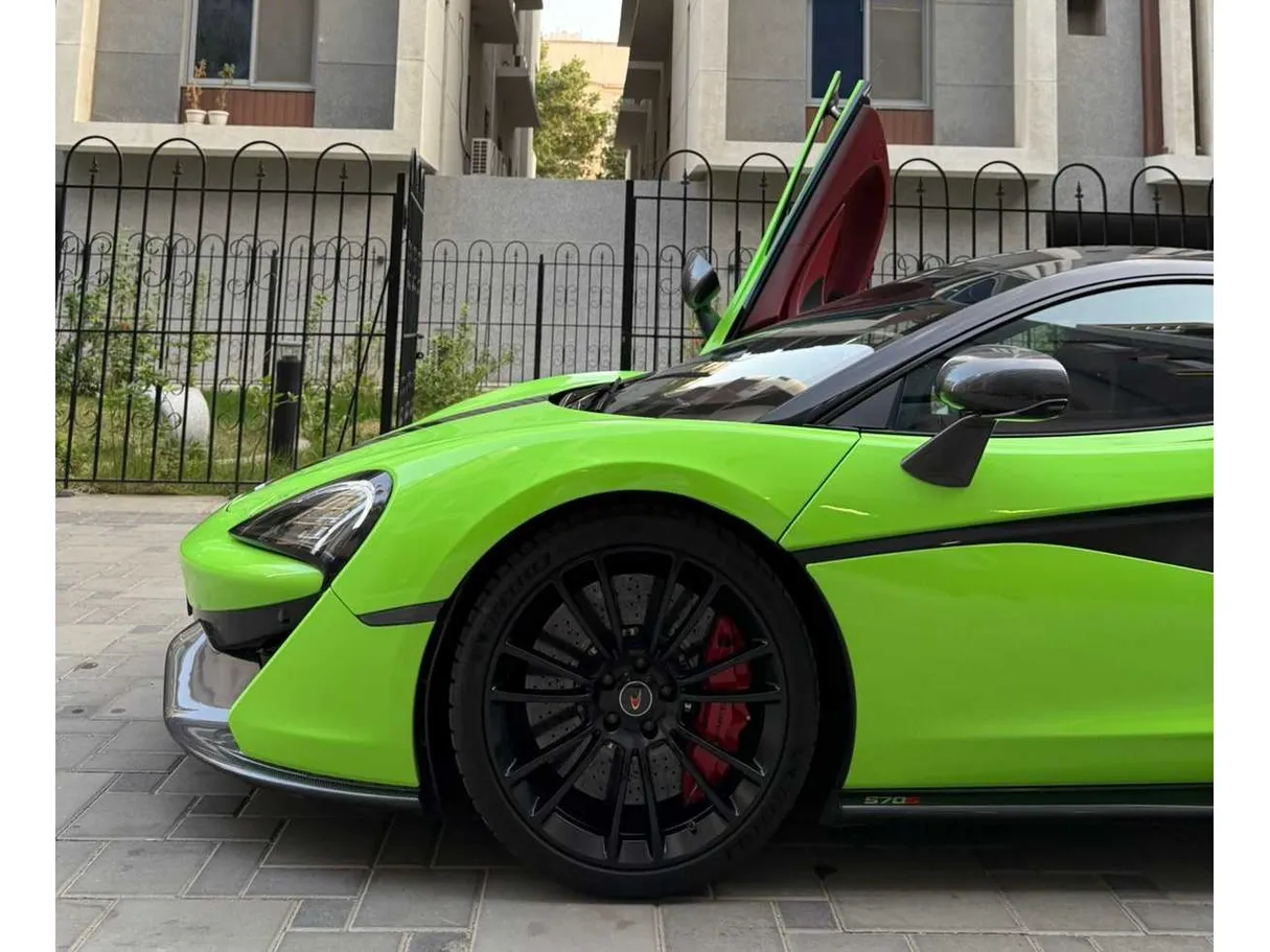 Car image 9