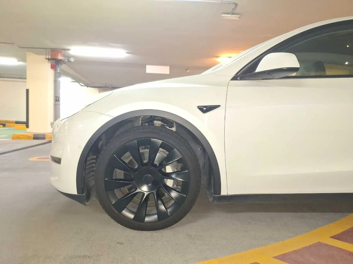 Car image 9