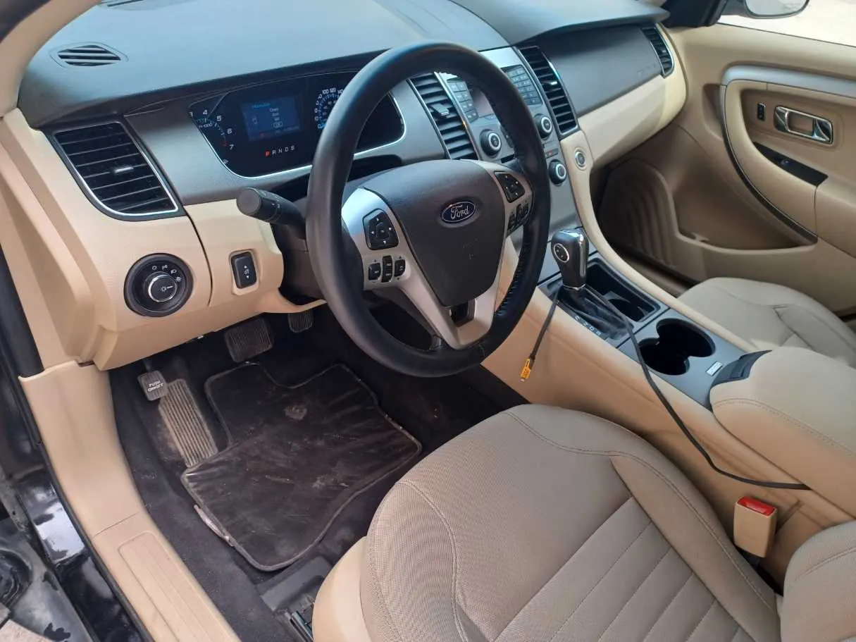 Car image 12
