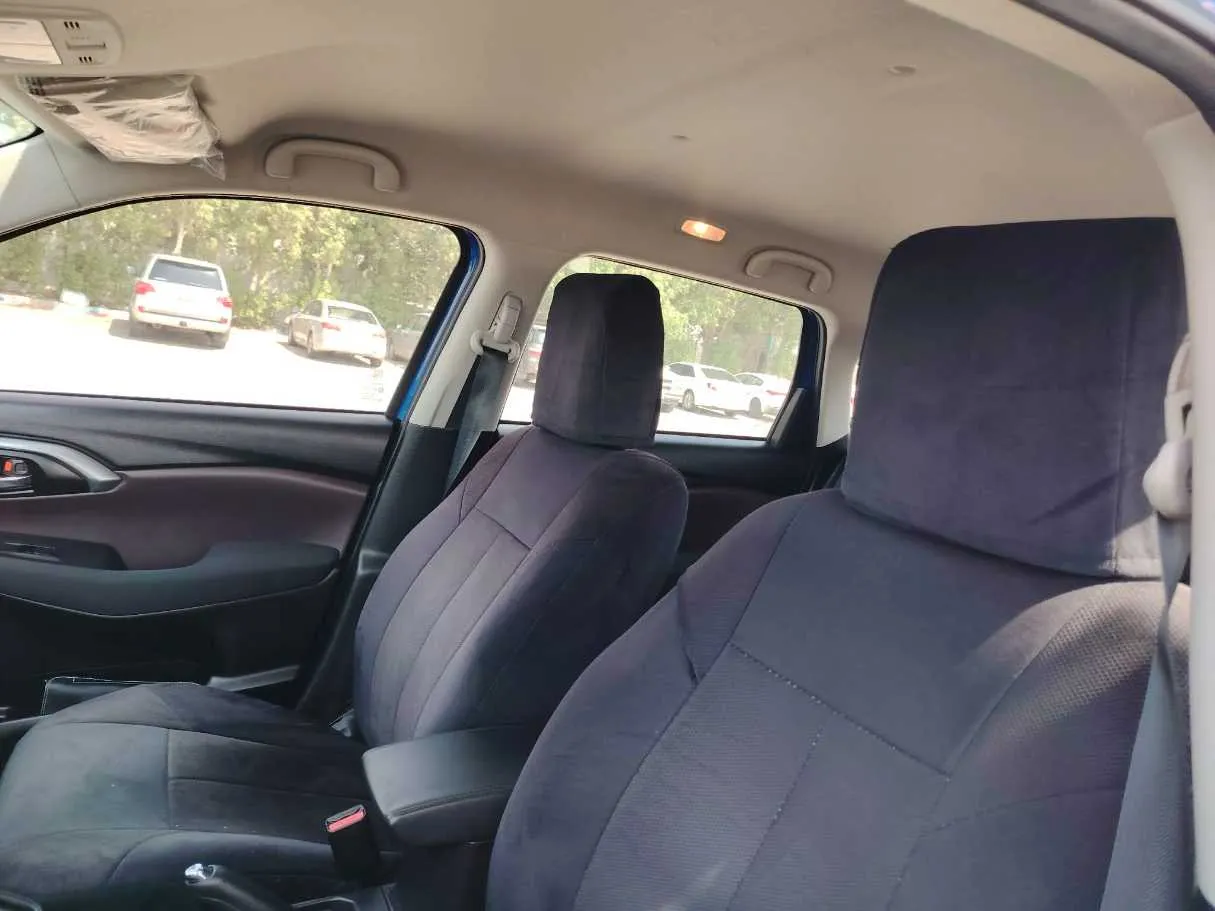 Car image 14