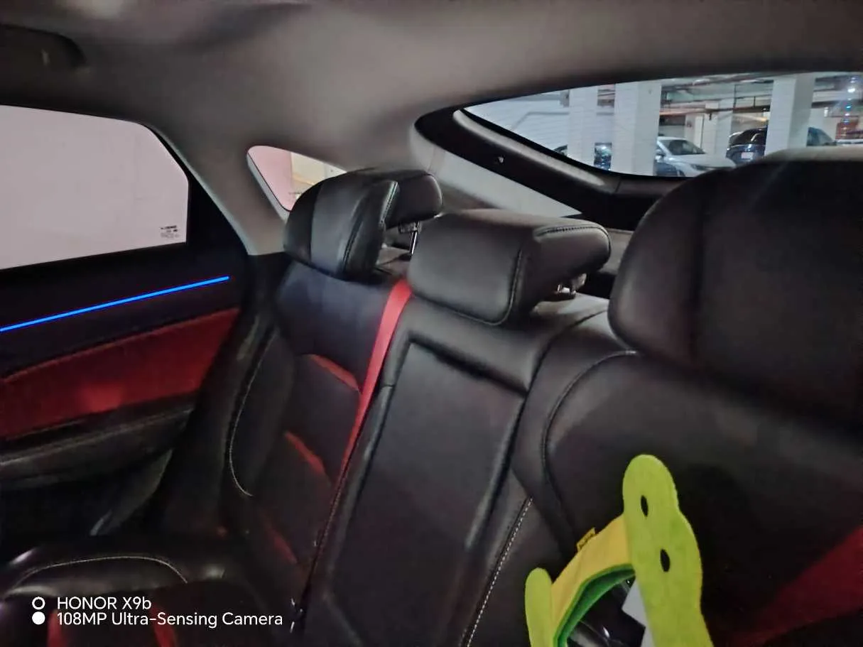 Car image 19