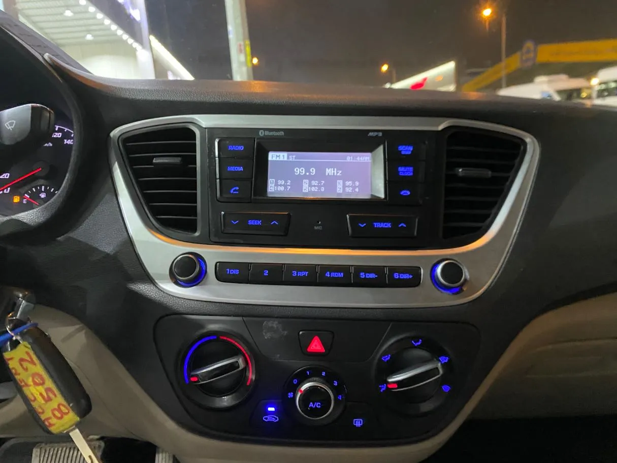 Car image 12