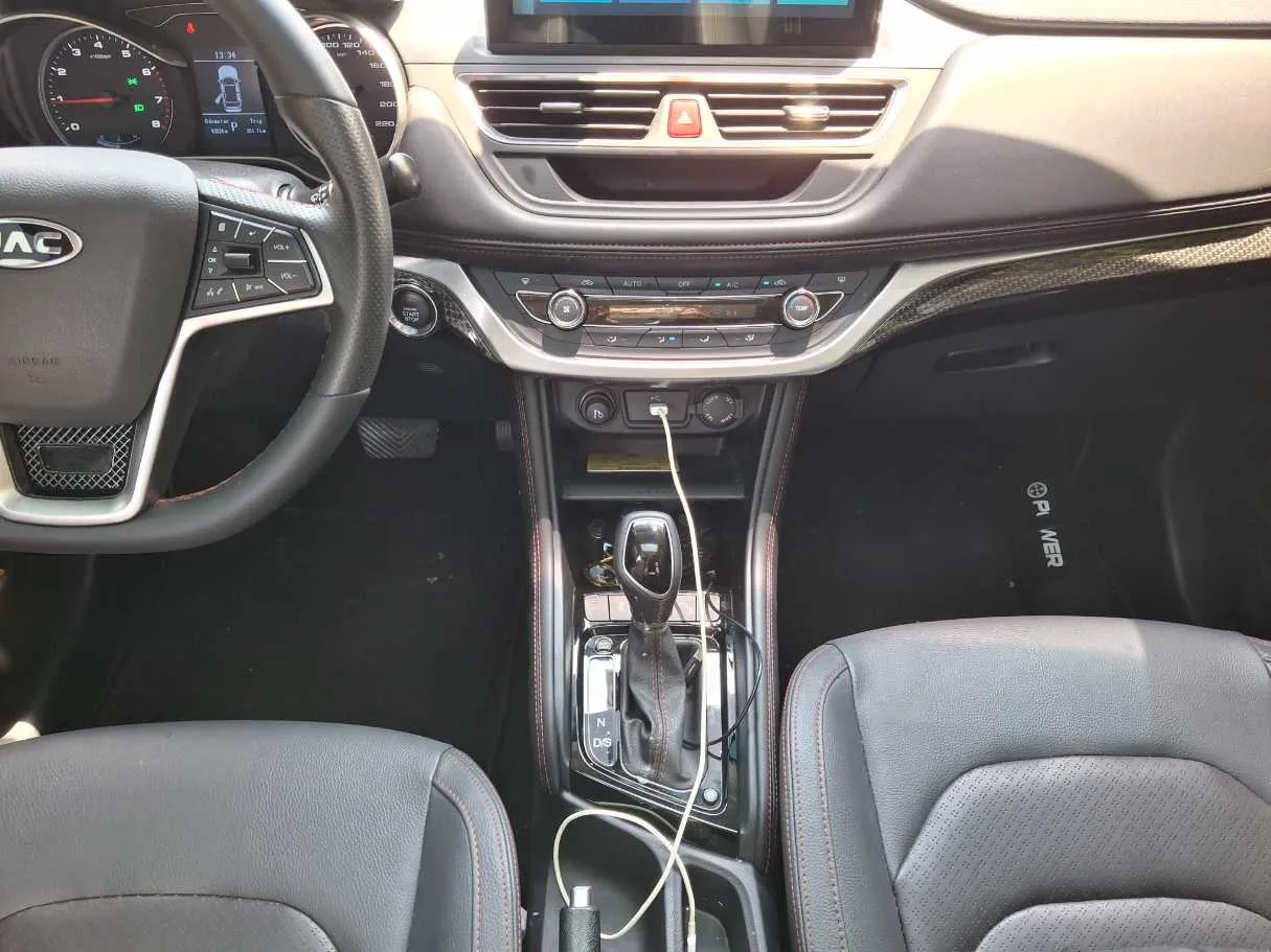 Car image 14
