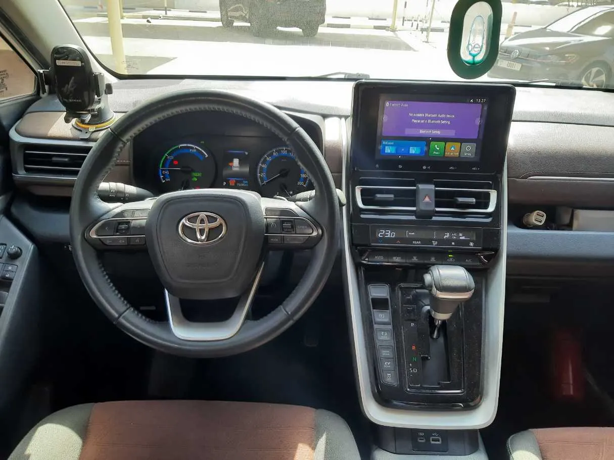 Car image 14