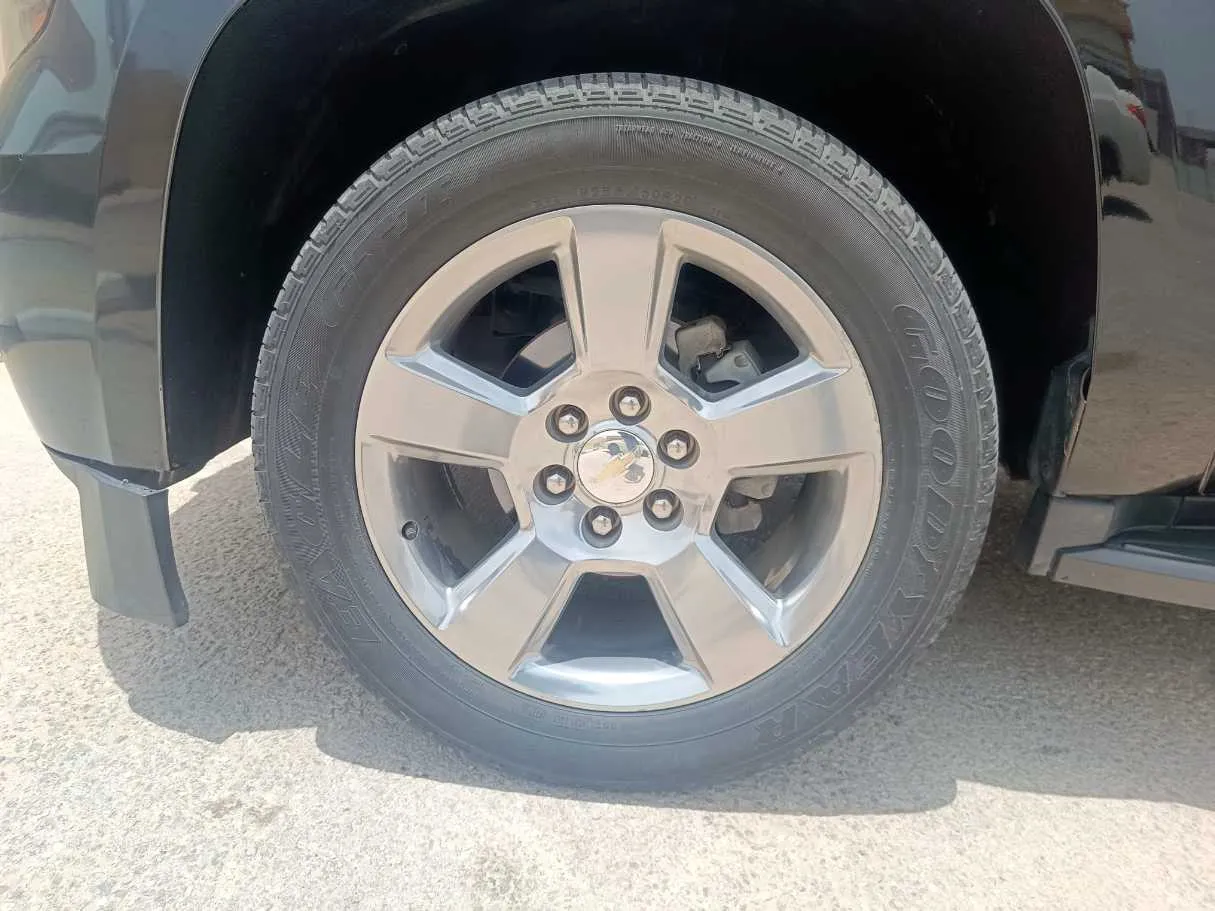 Car image 10