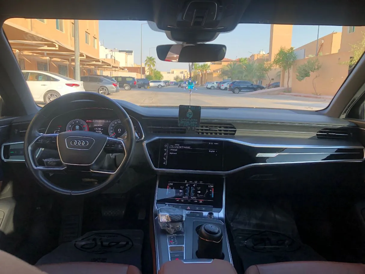 Car image 15