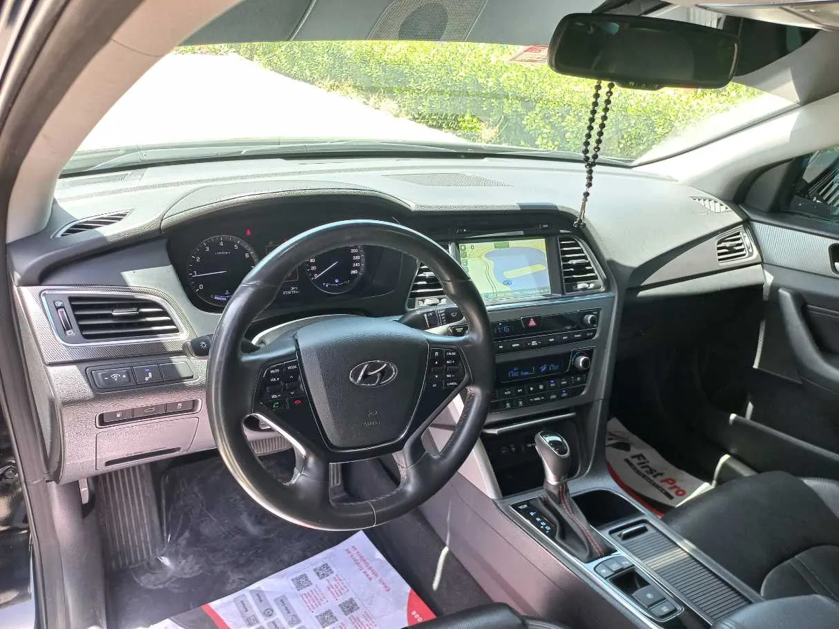Car image 11
