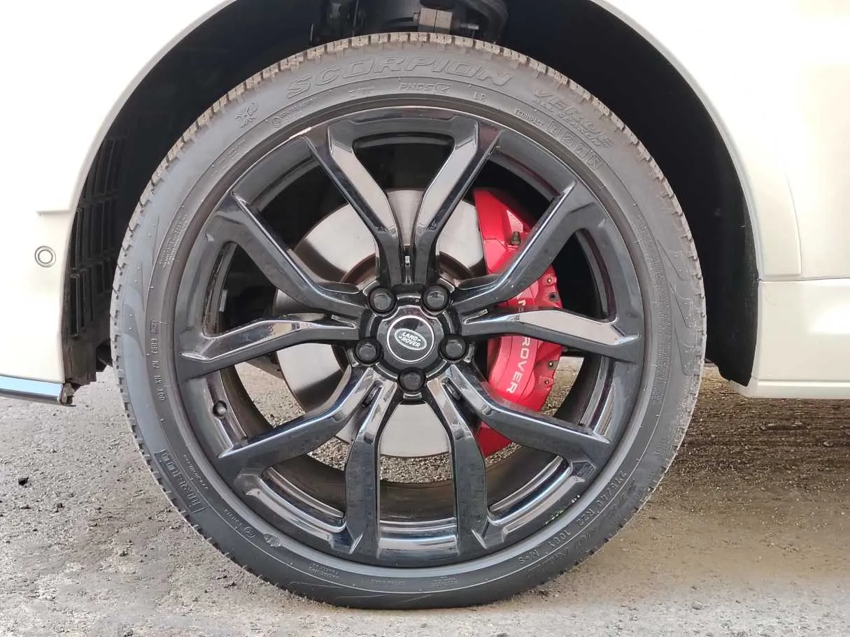 Car image 10
