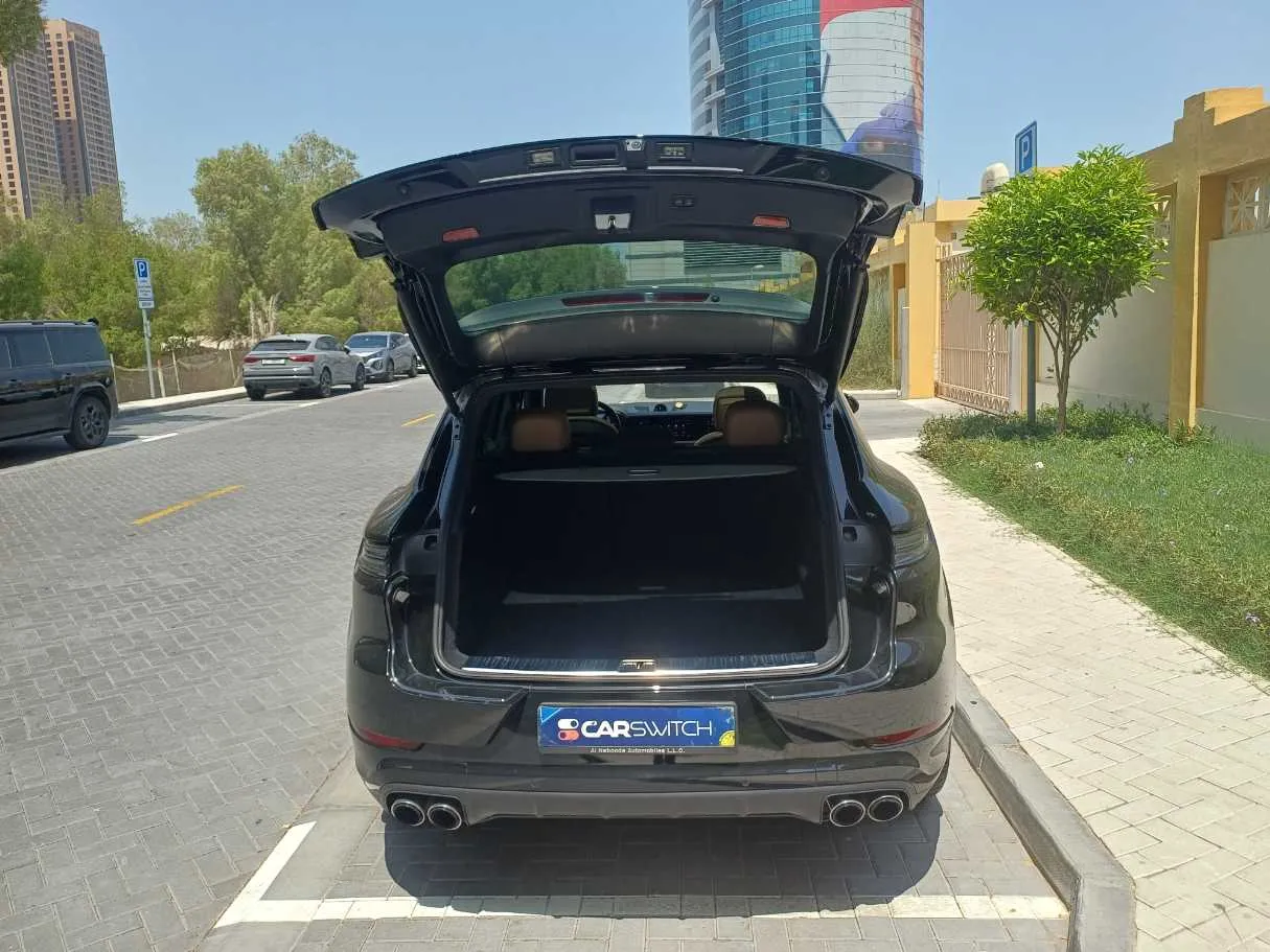 Car image 19