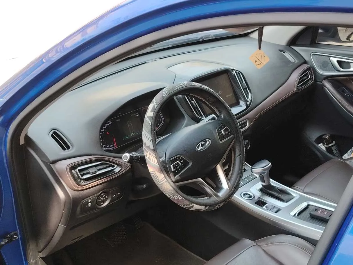 Car image 12