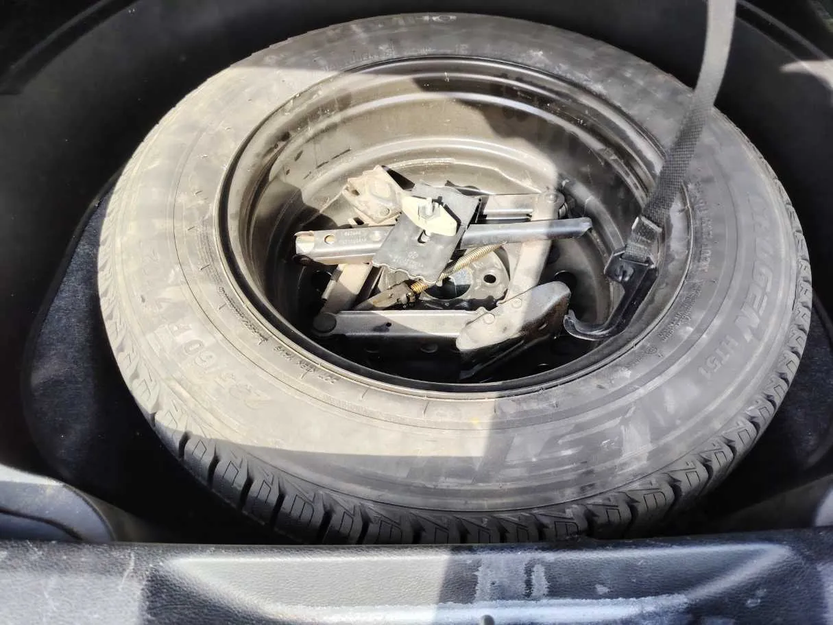 Car image 23