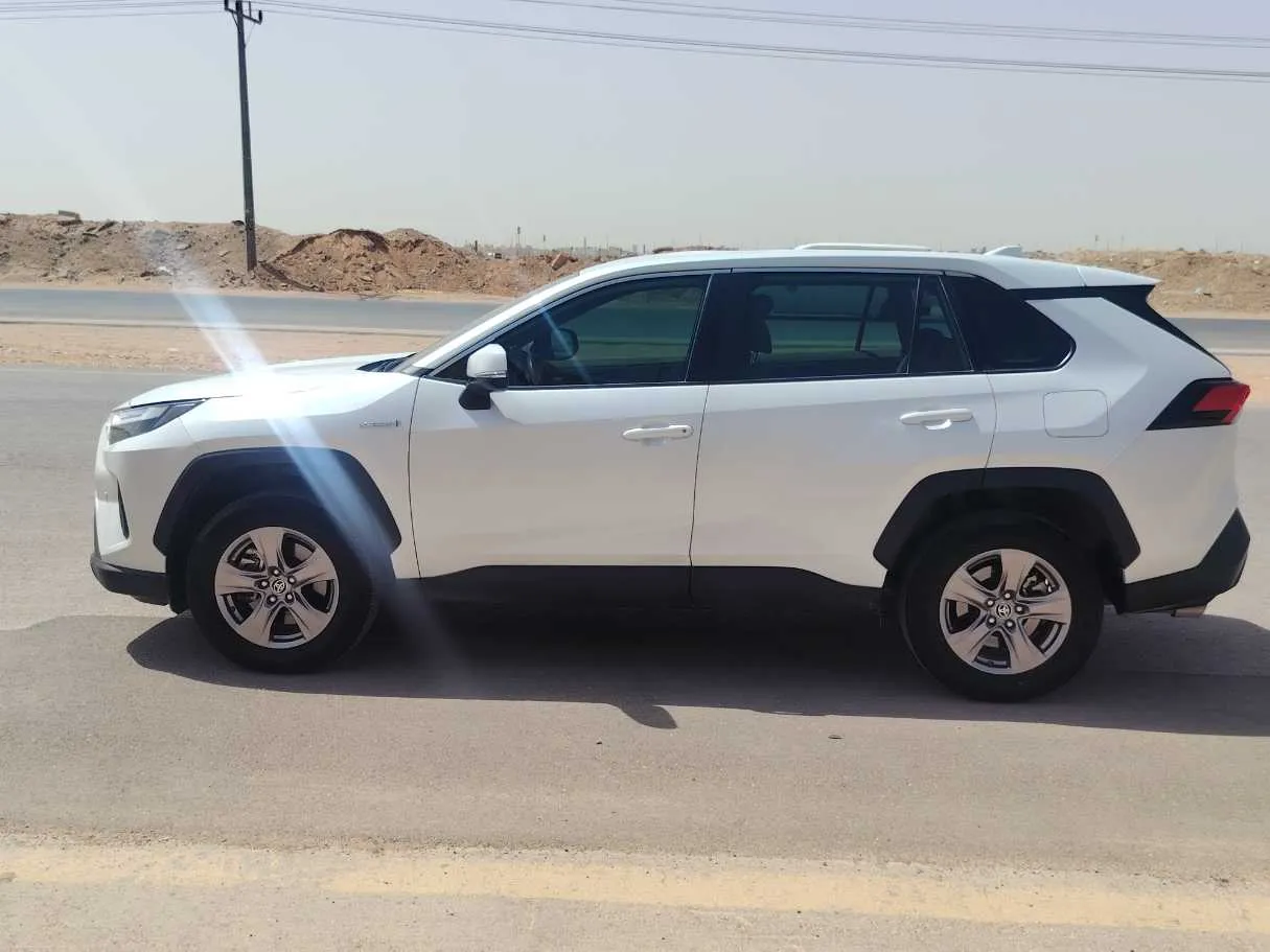 Car image 8