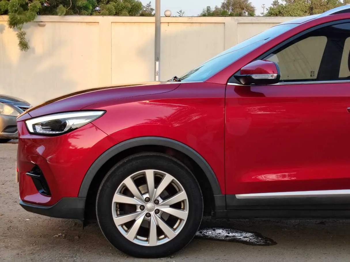 Car image 9