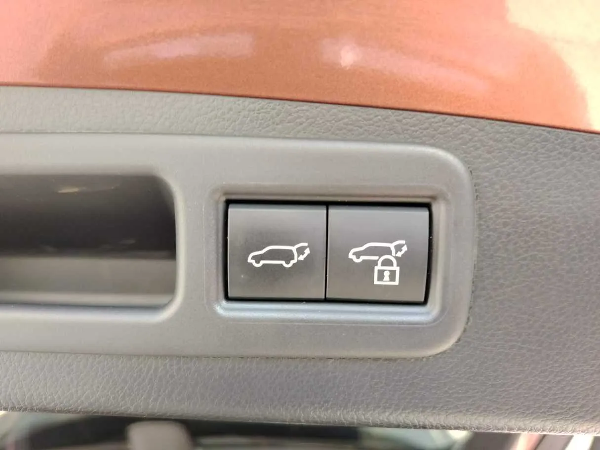 Car image 38