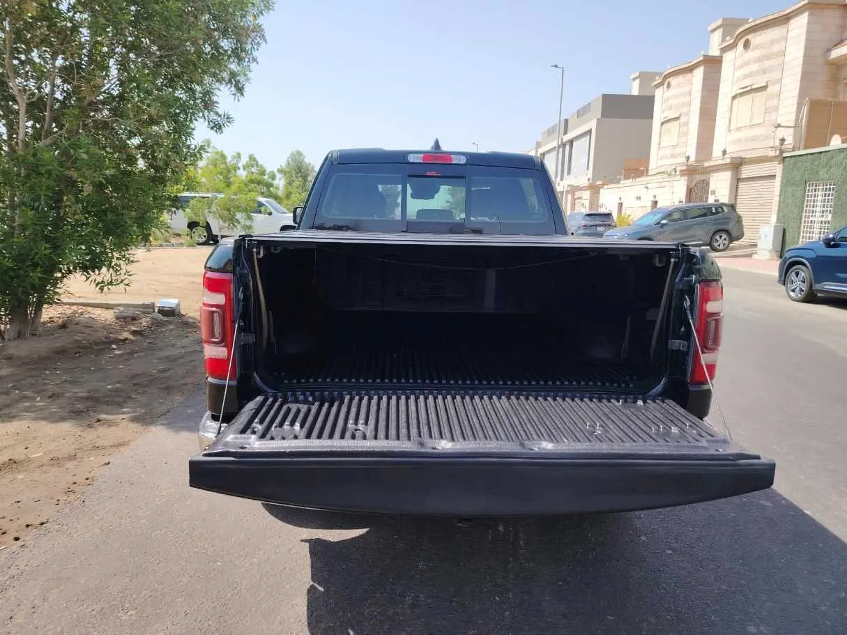 Car image 30