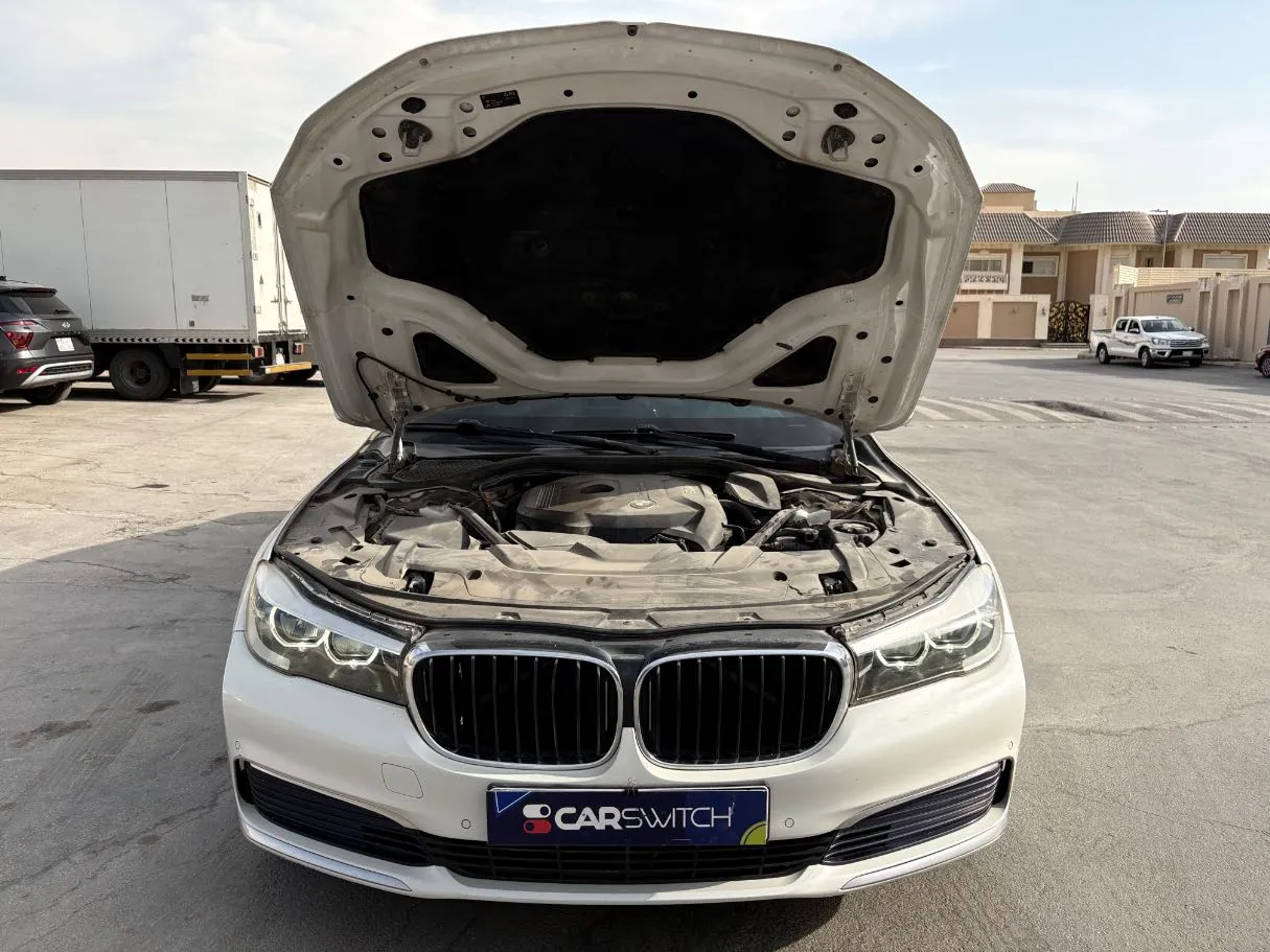 Car image 30