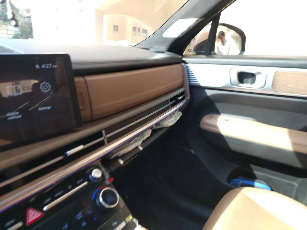 Car image 23