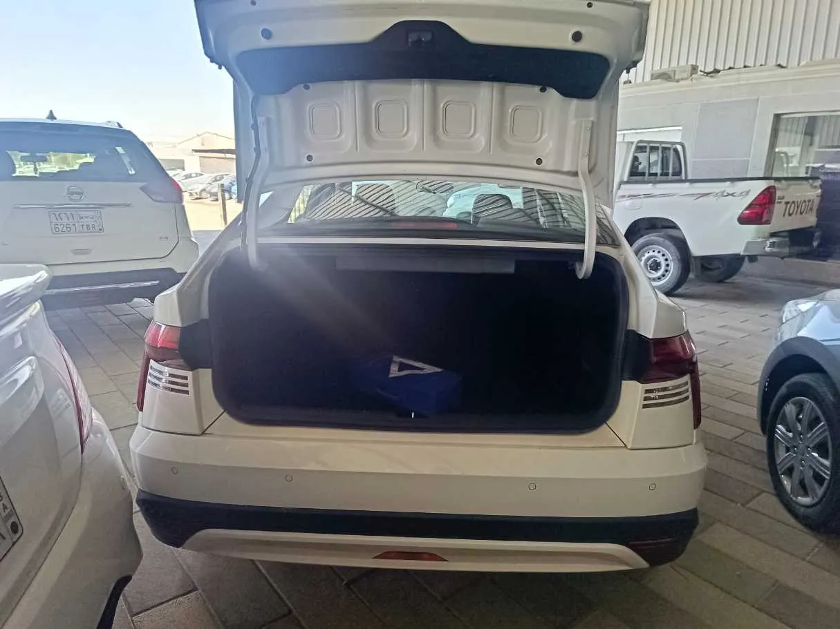 Car image 20