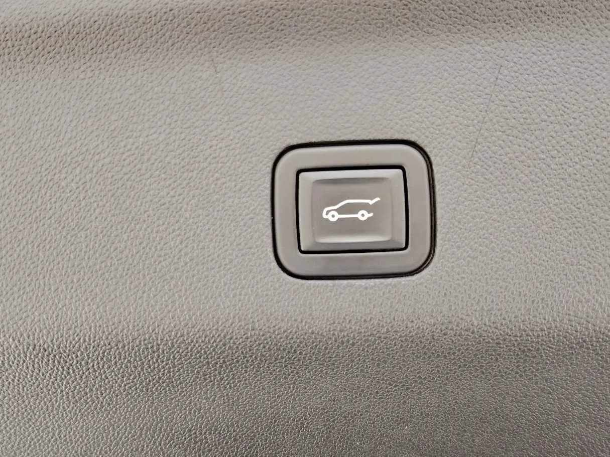 Car image 36