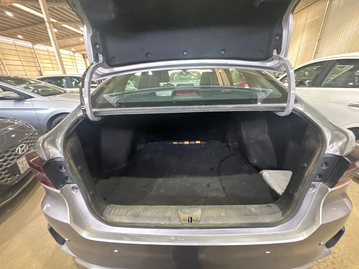 Car image 13