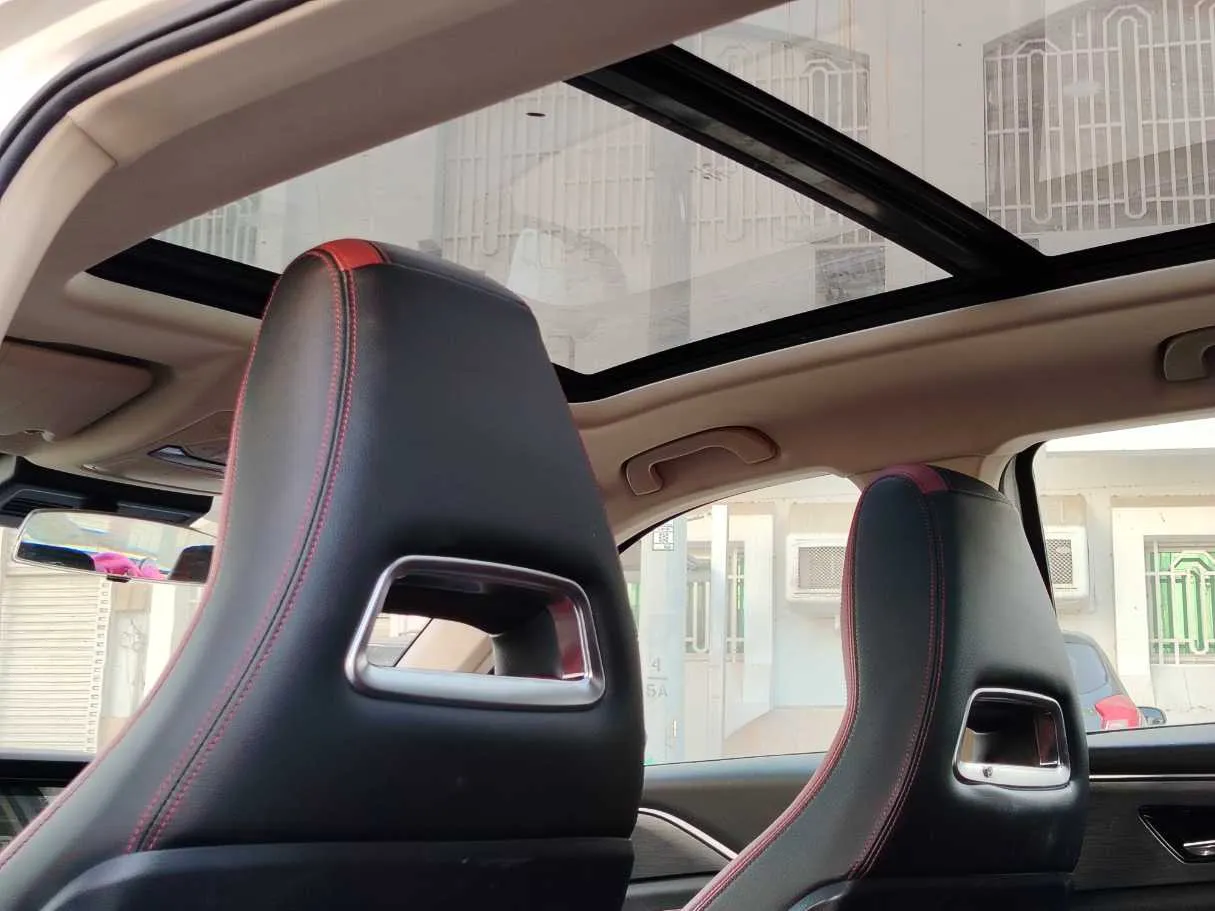 Car image 17
