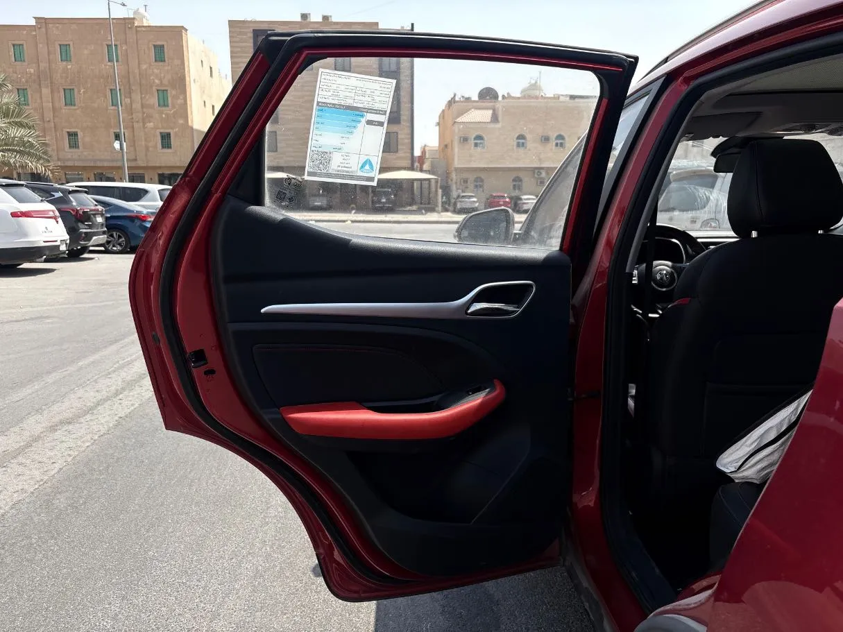 Car image 15
