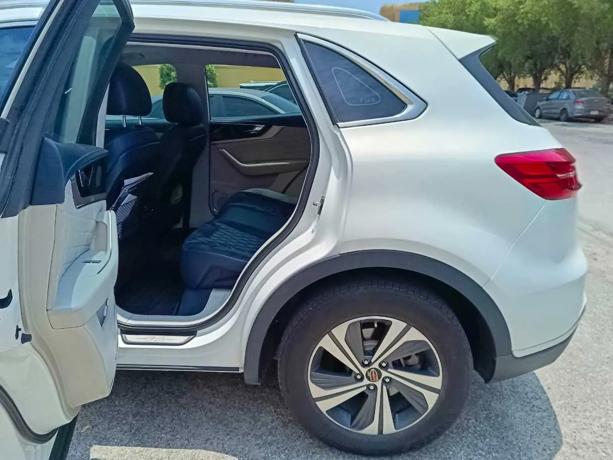 Car image 17