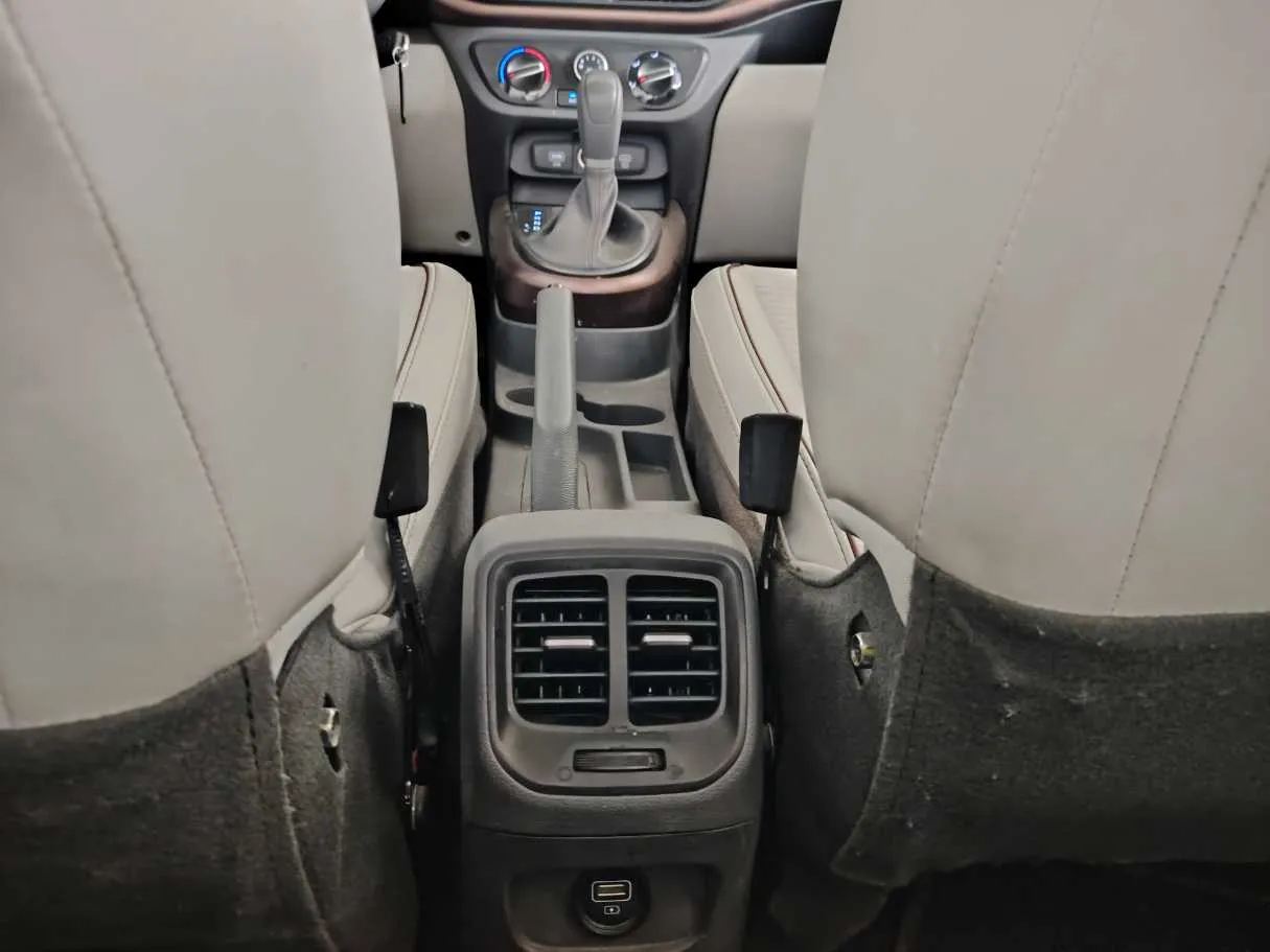 Car image 26