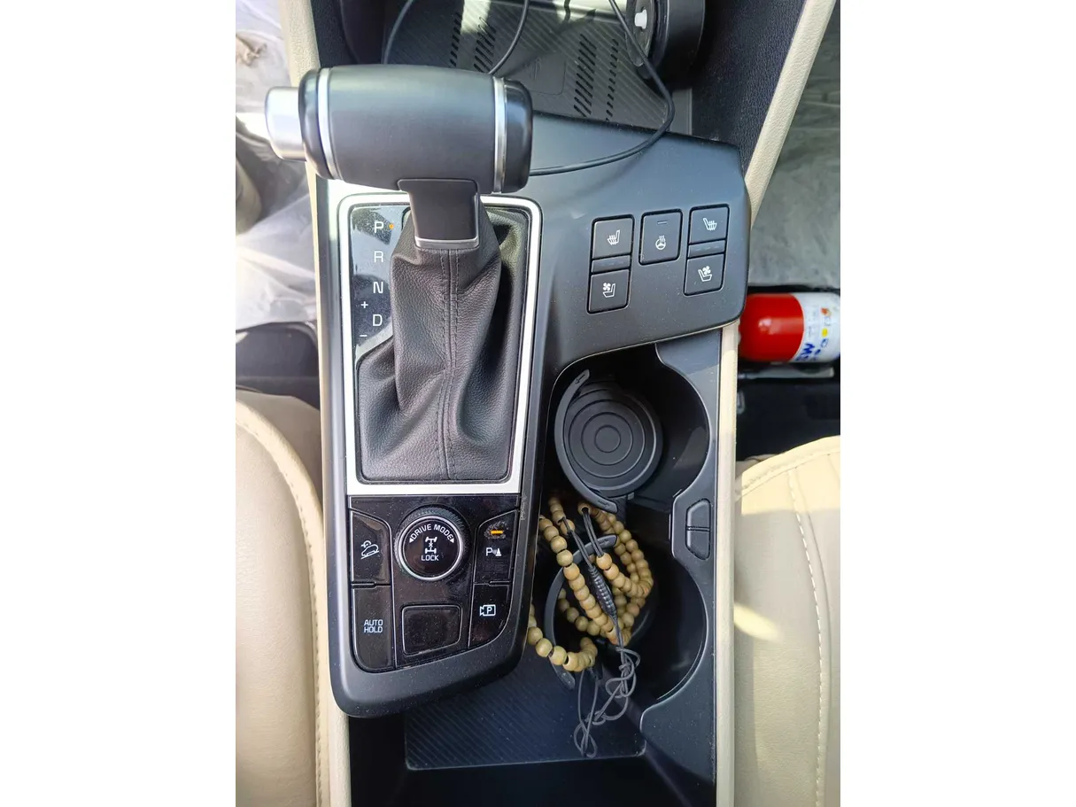 Car image 24