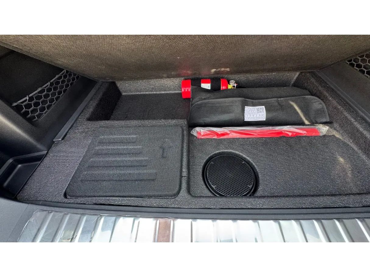 Car image 24