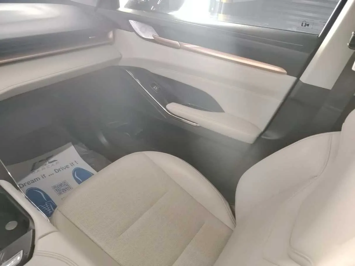 Car image 29