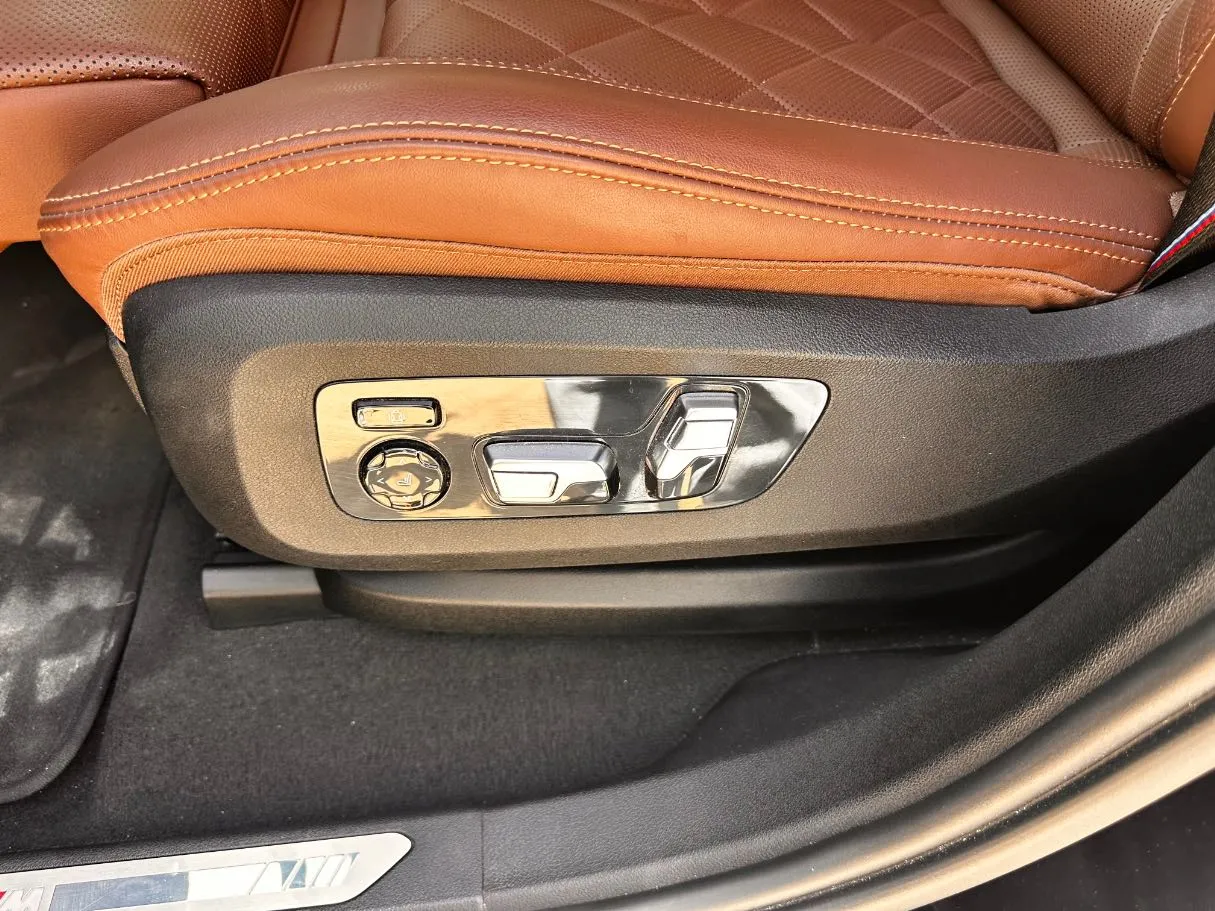Car image 34